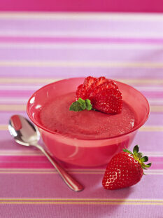 coppetta con gelo di fragole morbido