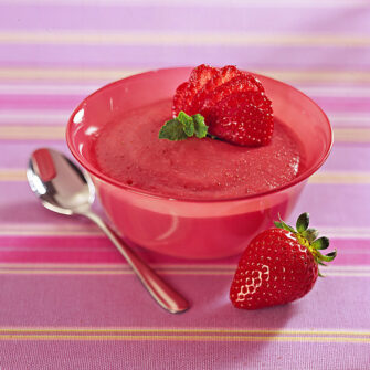 coppetta con gelo di fragole morbido