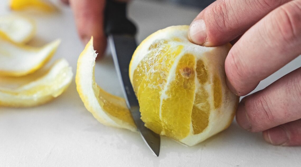 limone sbucciato al vivo
