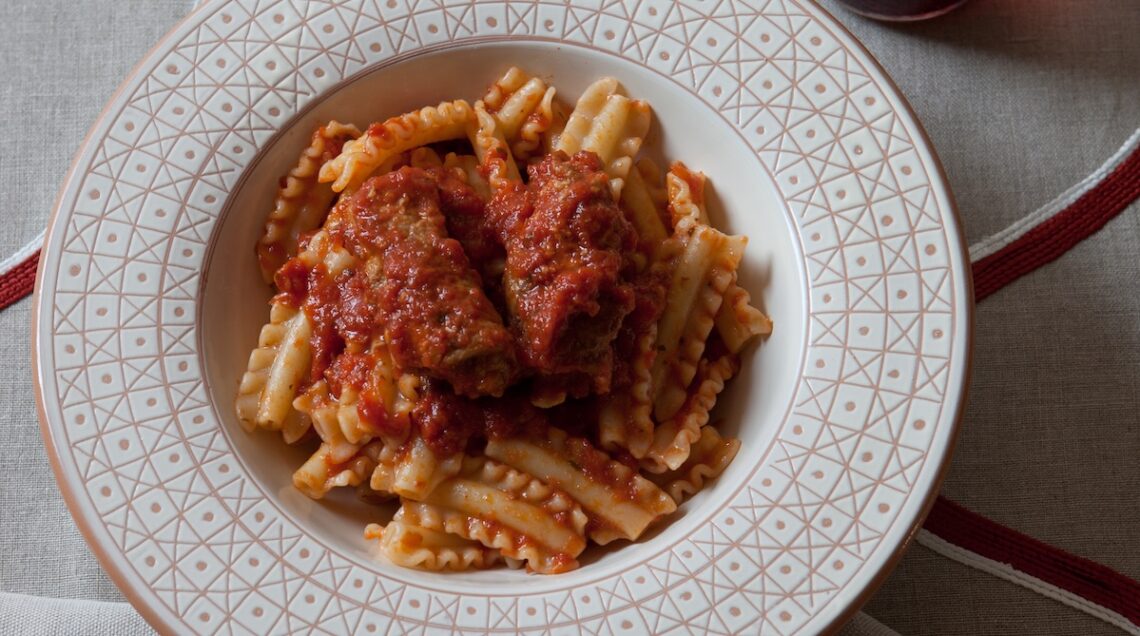 piatto di pasta con ragù alla molisana