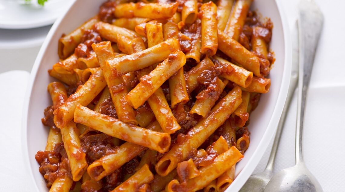 ziti conditi con ragù alla napoletana