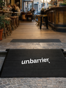 ramba mobile per ingresso in un locale