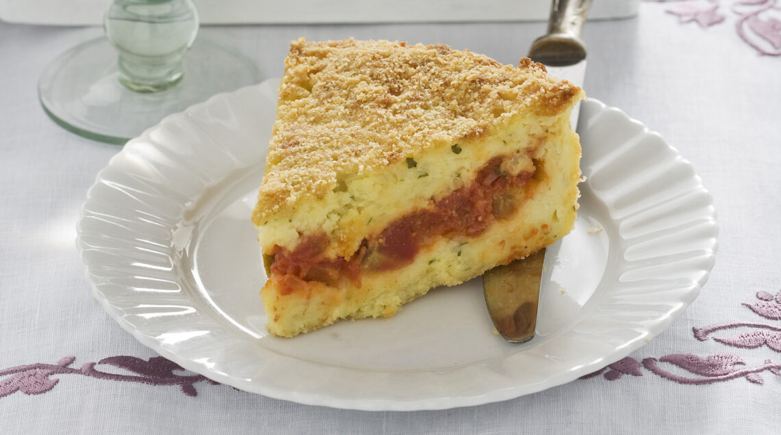 pitta: torta con patate, formaggio e pomodoro