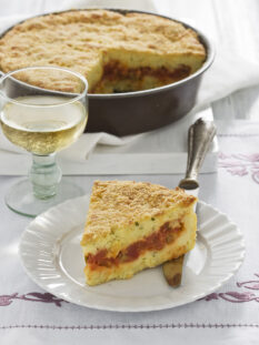 pitta: torta con patate, formaggio e pomodoro