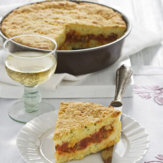 pitta: torta con patate, formaggio e pomodoro