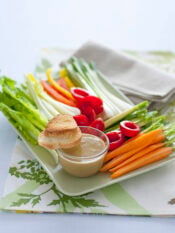 bagna freida con verdure croccanti e salsina