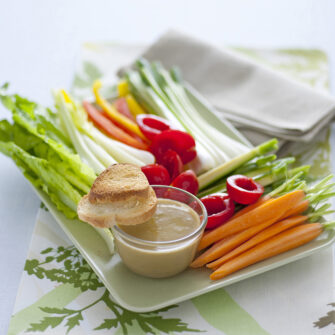 bagna freida con verdure croccanti e salsina