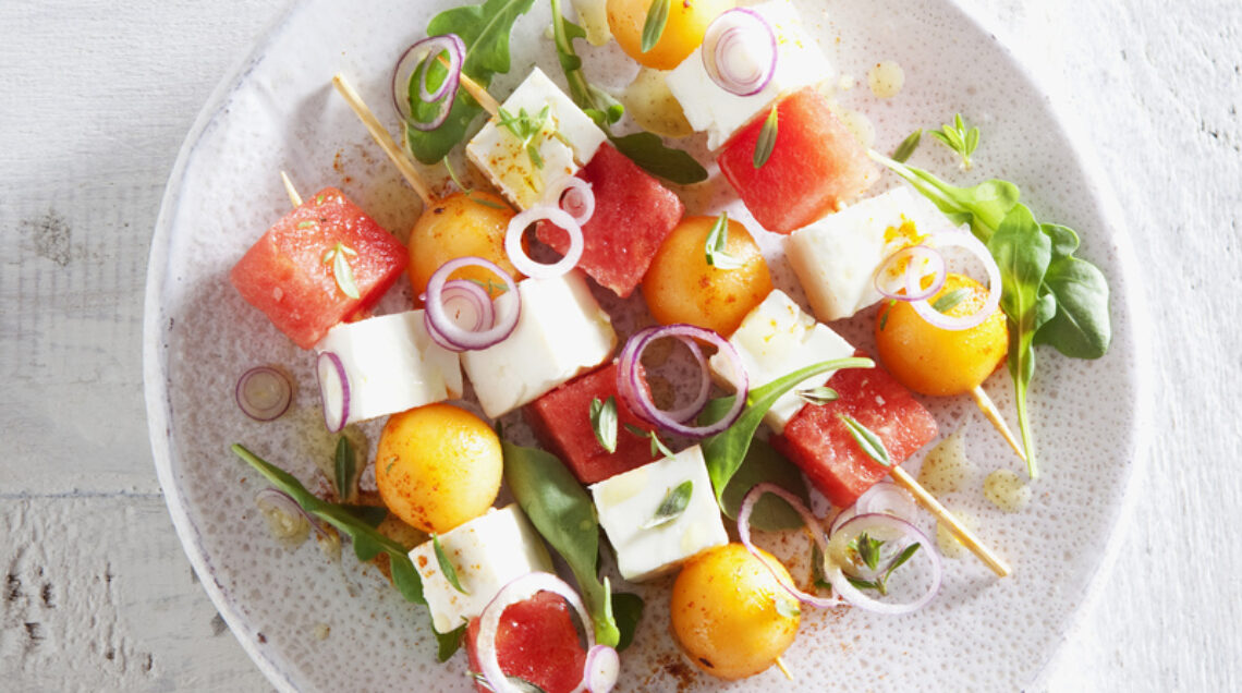 spiedini frutta, feta e pomodorini