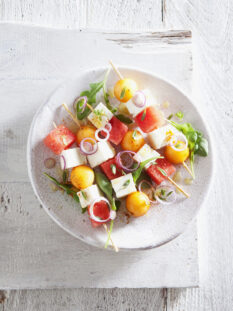 spiedini frutta, feta e pomodorini