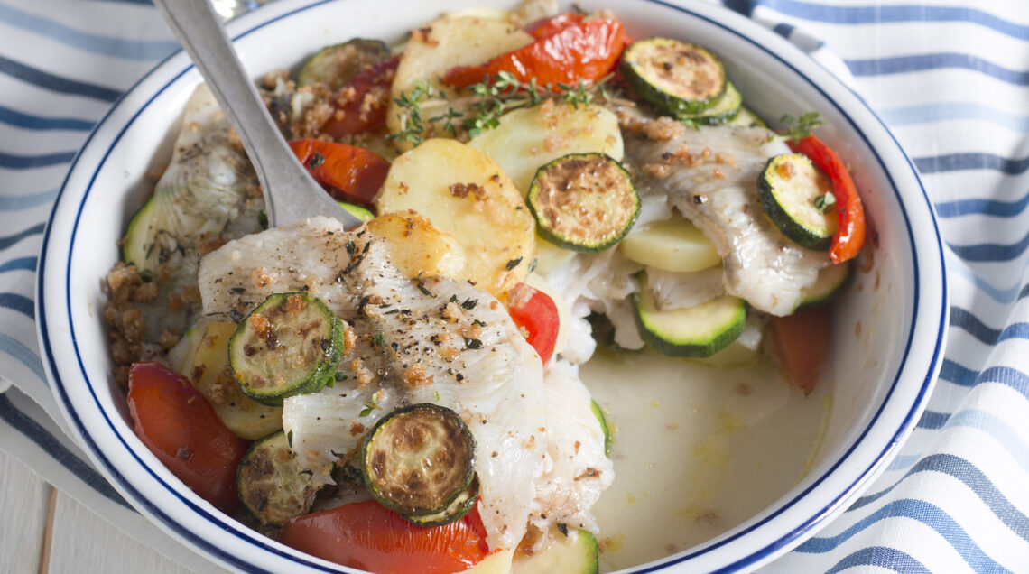 teglia di tian di platessa, patate e pomodori