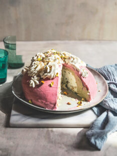 Zuccotto gelato bicolore: il dessert fresco per le cene d’estate
