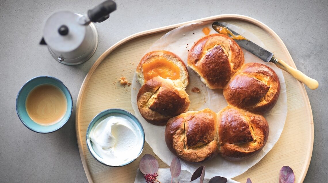 Corona di panbrioche al burro salato e cannella