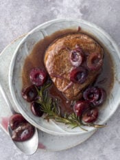 Filetto Con Salsa Di Ciliegie e rosmarino