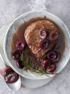 Filetto Con Salsa Di Ciliegie e rosmarino