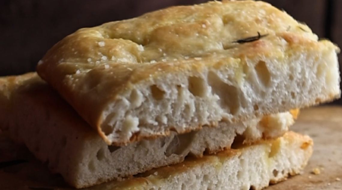 focaccia in teglia al rosmarino
