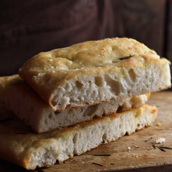focaccia in teglia al rosmarino