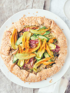 torta salata con pancetta formaggio e fiori di zucca