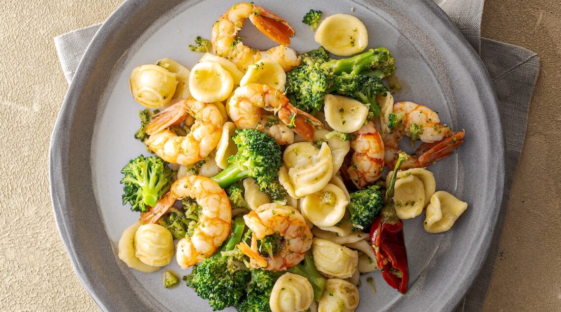 Orecchiette con broccoli e code di gambero