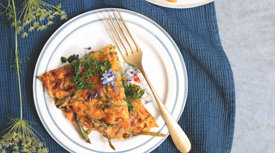 Pancake di fagiolini, fiori di zucca e kimchi