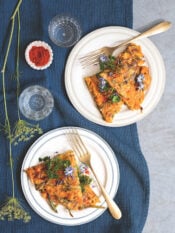 Pancake di fagiolini, fiori di zucca e kimchi