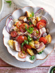 Panzanella gourmet scottato e vinaigrette aromatica