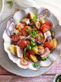 Panzanella gourmet scottato e vinaigrette aromatica