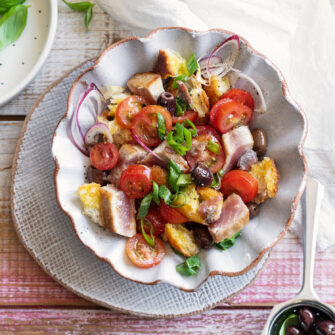 Panzanella gourmet scottato e vinaigrette aromatica