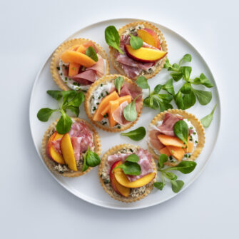 Tartellette ai carciofini e fichi: l'antipasto per la cen in terrazza