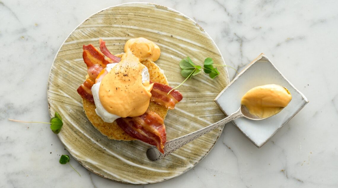 Uova alla Benedict con salsa Maltese