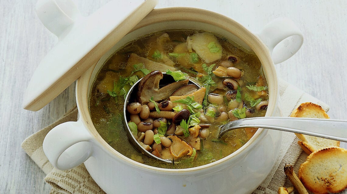 Zuppetta di fagioli dall'occhio e porcini