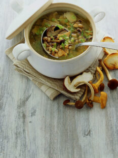 Zuppetta di fagioli dall'occhio e porcini