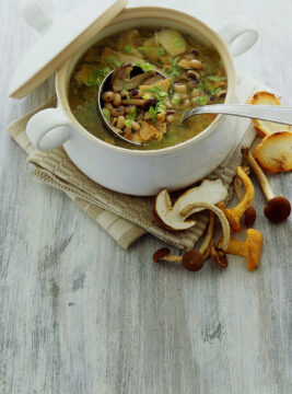 Zuppetta di fagioli dall'occhio e porcini