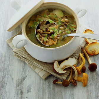 Zuppetta di fagioli dall'occhio e porcini
