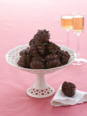 baci di alassio con nocciole, miele e cioccolato