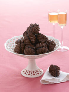 baci di alassio con nocciole, miele e cioccolato