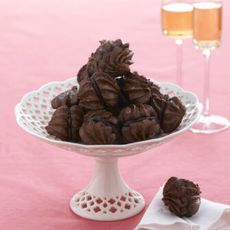 baci di alassio con nocciole, miele e cioccolato