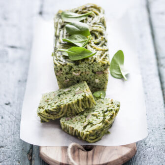 Terrina di bucatini al coniglio con pesto leggero di spinaci