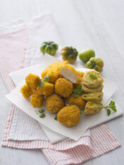 Fritto misto di formaggi e pomodori verdi croccanti