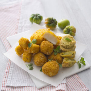 Fritto misto di formaggi e pomodori verdi croccanti