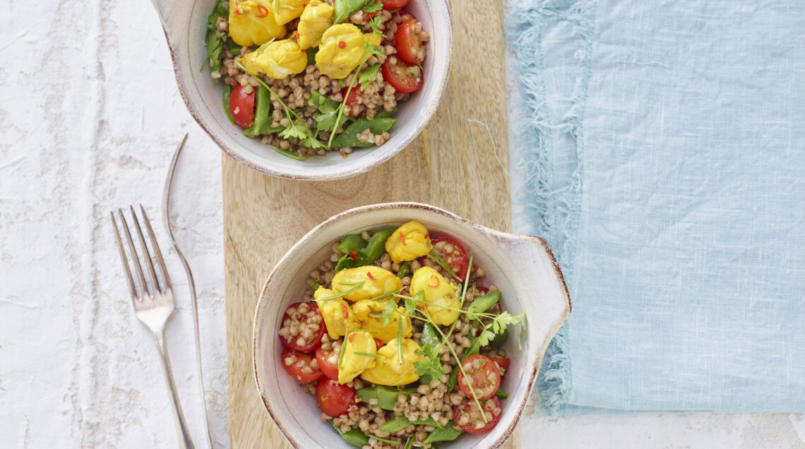 Insalata d'estate di grano saraceno e pescatrice allo zafferan