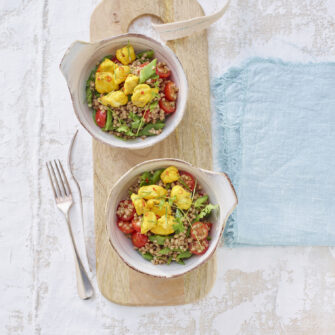 Insalata d'estate di grano saraceno e pescatrice allo zafferan