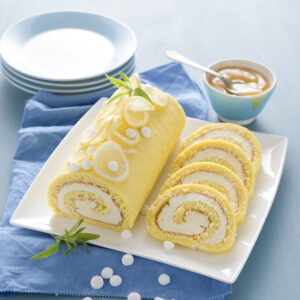 Rotolo morbido al limoncello farcito con cuore di gelato