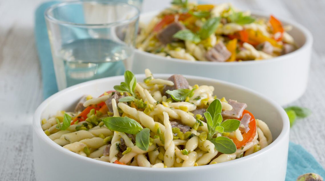 Trofie con tonno fresco e pistacchi