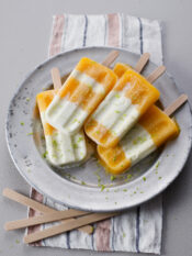 Sorbetto allo yogurt e mango sullo stecco