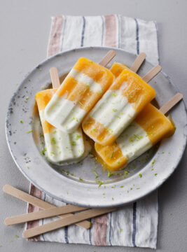 Sorbetto allo yogurt e mango sullo stecco