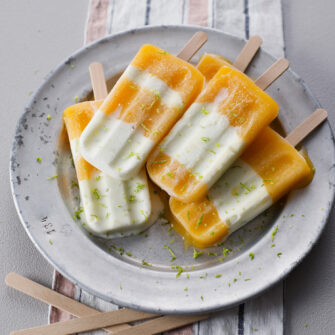 Sorbetto allo yogurt e mango sullo stecco