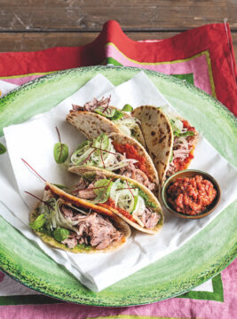 Piadina croccante con pulled pork e salsa piccante al peperoncino