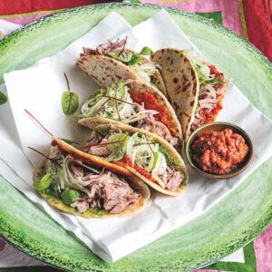 Piadina croccante con pulled pork e salsa piccante al peperoncino
