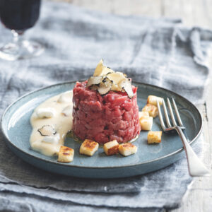 Tartare con zabaione al tartufo e pane croccante