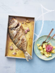 Orata al forno alla paprica con insalata di mango